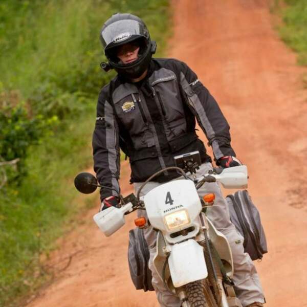 Motorradreisen Afrika Wasserfall Lushoto Landschaft